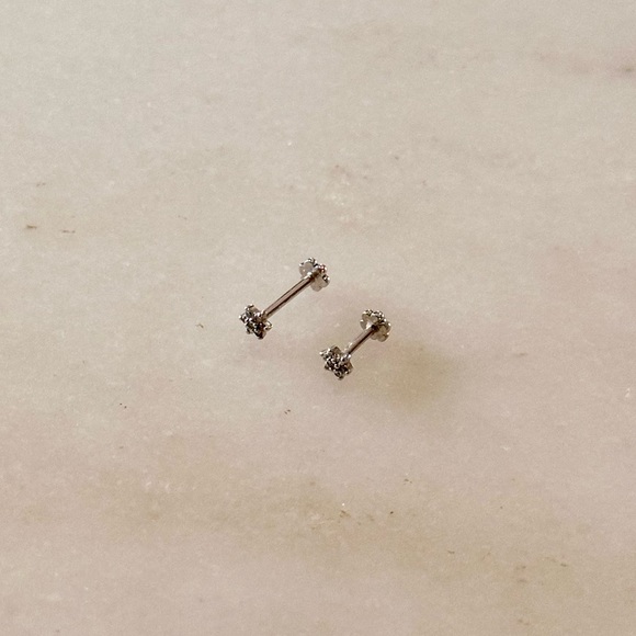 MARIA TASH Diamond Flower Threaded Stud Earring - Picture 4 of 4